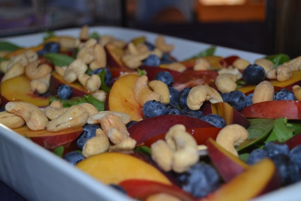 Salat med frugt og nødder